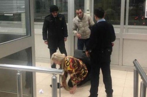 Sevgilisini gömrükdən çamadanda keçirmək istədi
