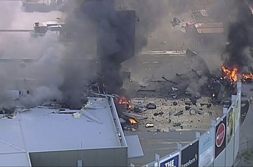 Avstraliyada təyyarə ticarət mərkəzinə düşüb: Ölənlər var – VİDEO