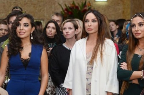 Leyla Əliyeva Birinci xanımı belə təbrik etdi - FOTO