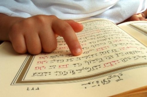 Quran oxuyan ukraynalı qız sosial şəbəkələri ALT-ÜST ETDİ - VİDEO