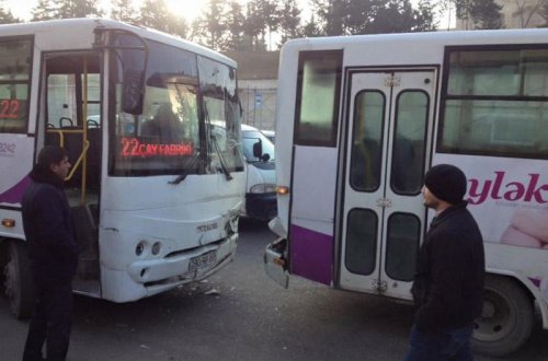 Bakıda avtobuslar toqquşdu - FOTO