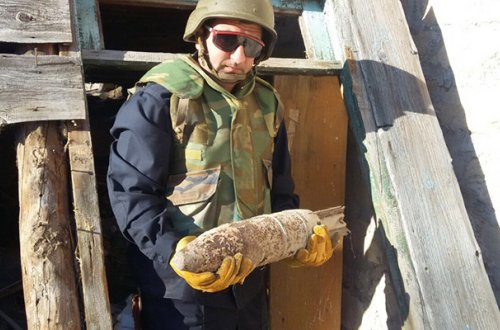 Məktəbin həyətində tank mərmisi tapıldı