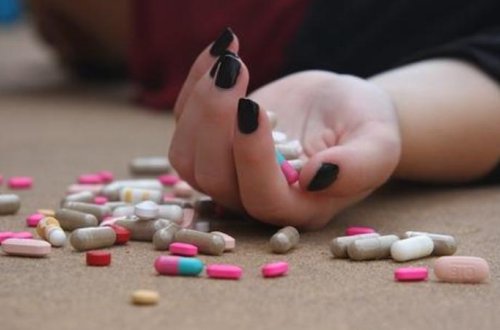 İki uşaq anası özünü öldürmək istədi