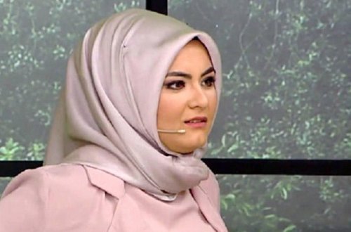 Gecə klubunda oğlanlarla görüntüsü yayılan hicablı qıza GÖZLƏNİLMƏZ TƏKLİF