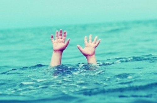 Biləsuvarda 9 yaşlı qız çaya düşərək boğulub