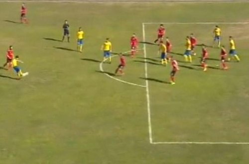 Gəncə stadionunda ARA QARIŞDI: oyun zamanı futbolçunu şillələdilər - VİDEO