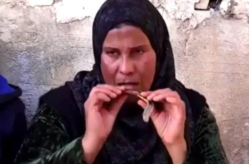 Sevinc sağ qalmaq üçün zəhərli ilan və əqrəb yeyir - VİDEO