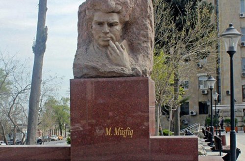 Mikayıl Müşfiqin abidəsi əvvəlki yerində qoyulacaq