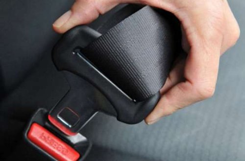 Arxa oturacaqlarda təhlükəsizlik kəmərindən istifadə etməməyə görə cərimə ödənilməlidir? - Rəsmi cavab