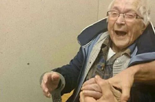 99 yaşlı qadın polislərdən elə şey istədi ki... - FOTO