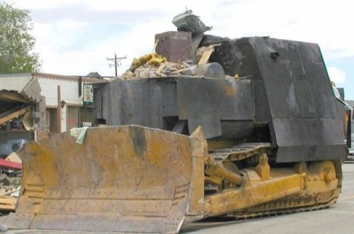 Zirehli texnika düzəltdi, hüququnu tapdayan məmurların başına OYUN AÇDI - VİDEO