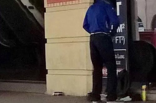 Səliqəli əlbisəsini çıxarıb, 