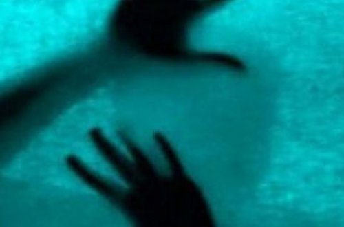 Arvadına sataşan şəxsə qadın paltarı geyindirib zorladı - FOTO