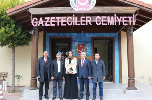 Qənirə Paşayeva Antalya Türk Ocaqları və Qəzetəçilər Cəmiyyətində ön cəbhədə baş verənlərdən danışıb