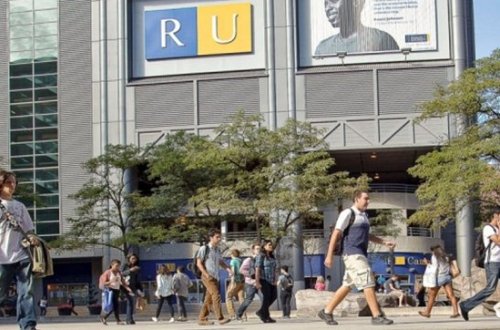 Məsciddə dua etdiyi üçün universitetdən qovuldu