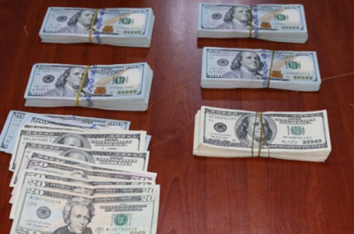 Bakı-Moskva aviareysində ŞÜBHƏLİ ŞƏXS - Üzərinə baxış zamanı... - VİDEO 