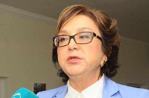 Məleykə Abbaszadədən QƏRİBƏ ADDIM - soyuq havaya görə ÜZR İSTƏDİ