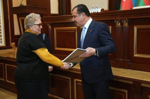 Gəncədə “8 Mart Beynəlxalq Qadınlar Günü” münasibətilə fəal qadınlar mükafatlandırıb