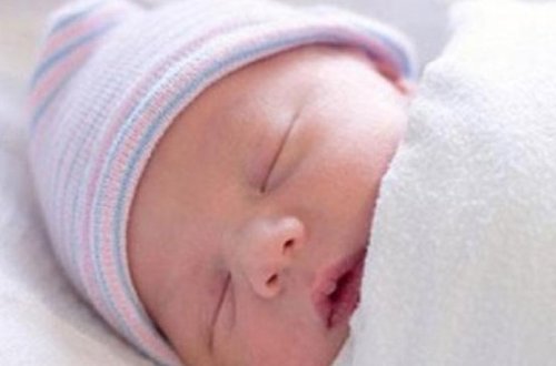 Dünya ŞOKDA: 7 kiloluq uşaq dünyaya gəldi