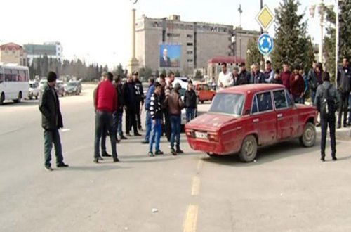 Gəncədə ağır qəza: Maşın bacı-qardaşı əzdi - VİDEO