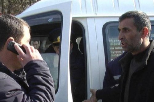 Tələbələri ölümə aparan mikroavtobusun ipə-sapa yatmayan sürücüsü - Müfəttişlərlə qaçtı-tutdu - VİDEO