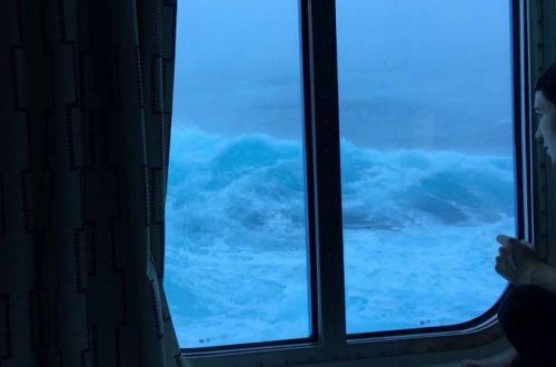 6 min sərnişini olan gəmidə dəhşət dolu anlar - ANBAAN VİDEO