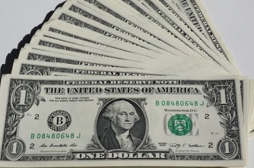 Banklarda DOLLAR AJİOTAJI: Əhali əlindəki pulu təcili satır