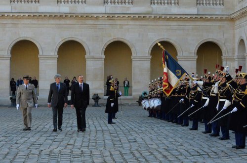 Prezident İlham Əliyevin Parisdə rəsmi qarşılanma mərasimi olub - FOTOLAR