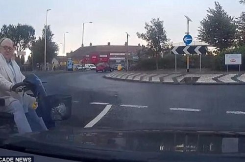 Fiziki qüsurlu qadın dəhşətli qəzadan son anda qurtuldu - VİDEO