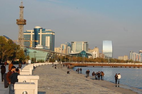 Bulvarda 85 yaşlı kişi intihar etmək istədi