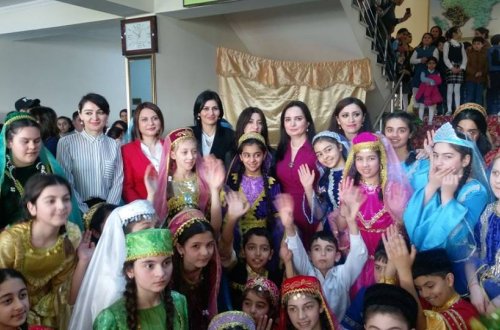 “Novruz Bayraminiz mübarək” – XIRDLANDAKI 10 NÖMRƏLİ MƏKTƏBDƏ MÖHTƏŞƏM BAYRAM