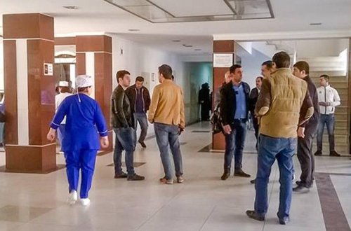 Dəhşətli qəzada yaralanan tələbələrə baxan yoxdur? - Ailəsi narazıdır, nazirlik təkzib edir