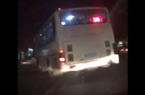 Bakıda sərnişin dolu avtobus təhlükəli manevrlər - VİDEO