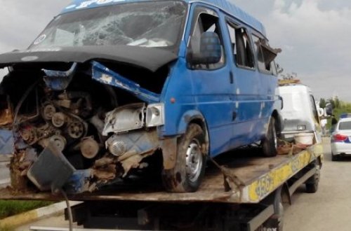 Lökbatanda ağır qəza - Mikroavtobus aşdı, ölən və yaralananlar var