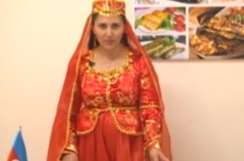 Diplomatımızın xanımı Kubada efirdə dolma bişirdi - Video