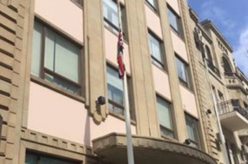 Bakıdakı bir neçə səfirlikdə bayraqlar endirildi - FOTO