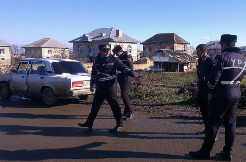 Piyada vuruldu: sürücü deyir, adama yox, dirəyə çırpılıb - FOTO