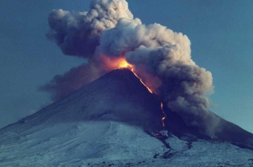 Son 2 əsrdə ilk dəfə Rusiyada vulkan püskürdü