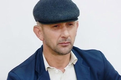 Polis maşınının üstünə çıxıb əzən şəxs ağladı: 