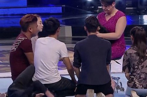 Baxışı ilə yatırdan it milyonları heyrətləndirdi - VİDEO