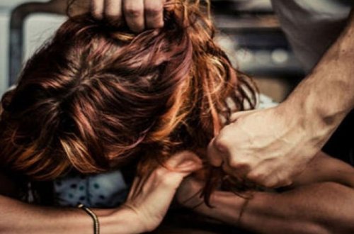 DƏHŞƏT: 6 saat əvvəl doğulan qızı diri-diri torpağa basdırdılar - VİDEO