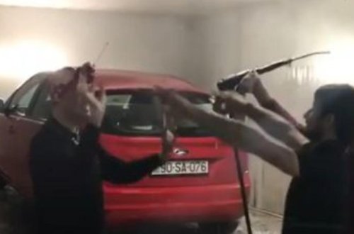 Samiraldo moykada rəqs edib, maşınını yudu - VİDEO