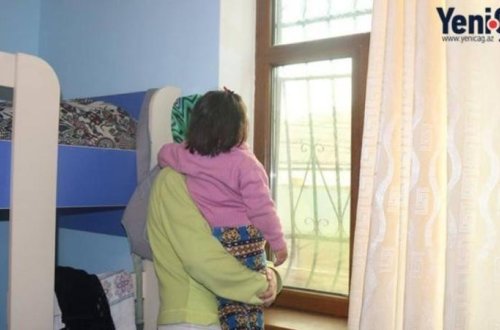 “Yoldaşım 2 yaşlı qızıma pornofilm göstərirdi” – Gənc anadan DƏHŞƏTDOLU ETİRAF