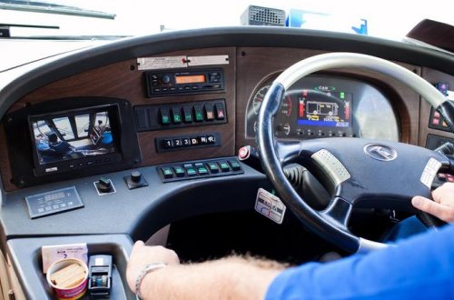 Bakıda sürücü sərnişinlə dolu avtobusda görün nə etdi.... - ŞOK GÖRÜNTÜLƏR - VİDEO