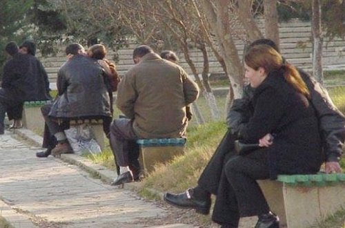 Sevgililər oxuyun: Bulvarda öpüşmək olarmı? - BU DA RƏSMİ AÇIQLAMA