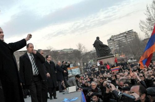 Ermənilər Ter-Petrosyanın müdafiəsinə qalxdı: “Qarabağ təcili qaytarılsın”