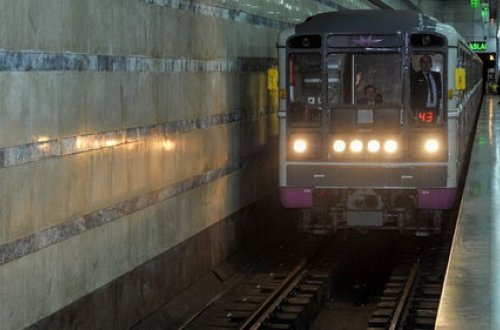 Bakı metrosunda qatarın vurduğu qadının kimliyi açıqlandı