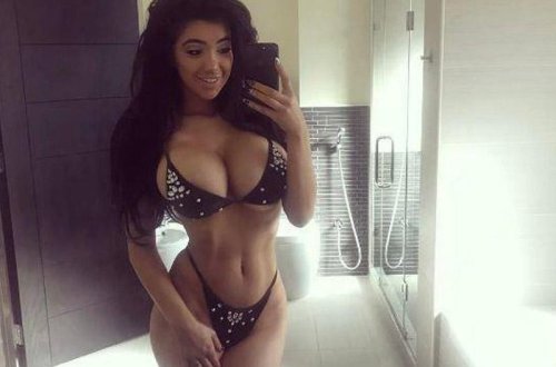 Əxlaqsızlığı ilə ad çıxaran ulduz bikinidə - FOTOLAR