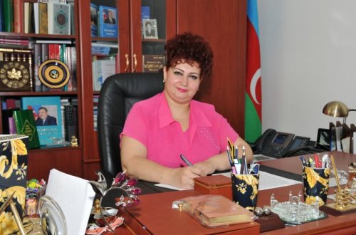 Azərbaycanda keçmiş nazir müavinindən möhtəşəm ifa - VİDEO