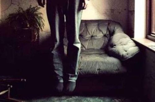 2 uşaq atası özünü asdı